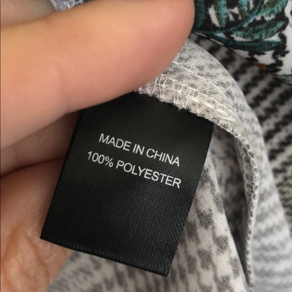 NWOT Supply and Demand Keyhole Blouse Size S - Picture 5 of 7